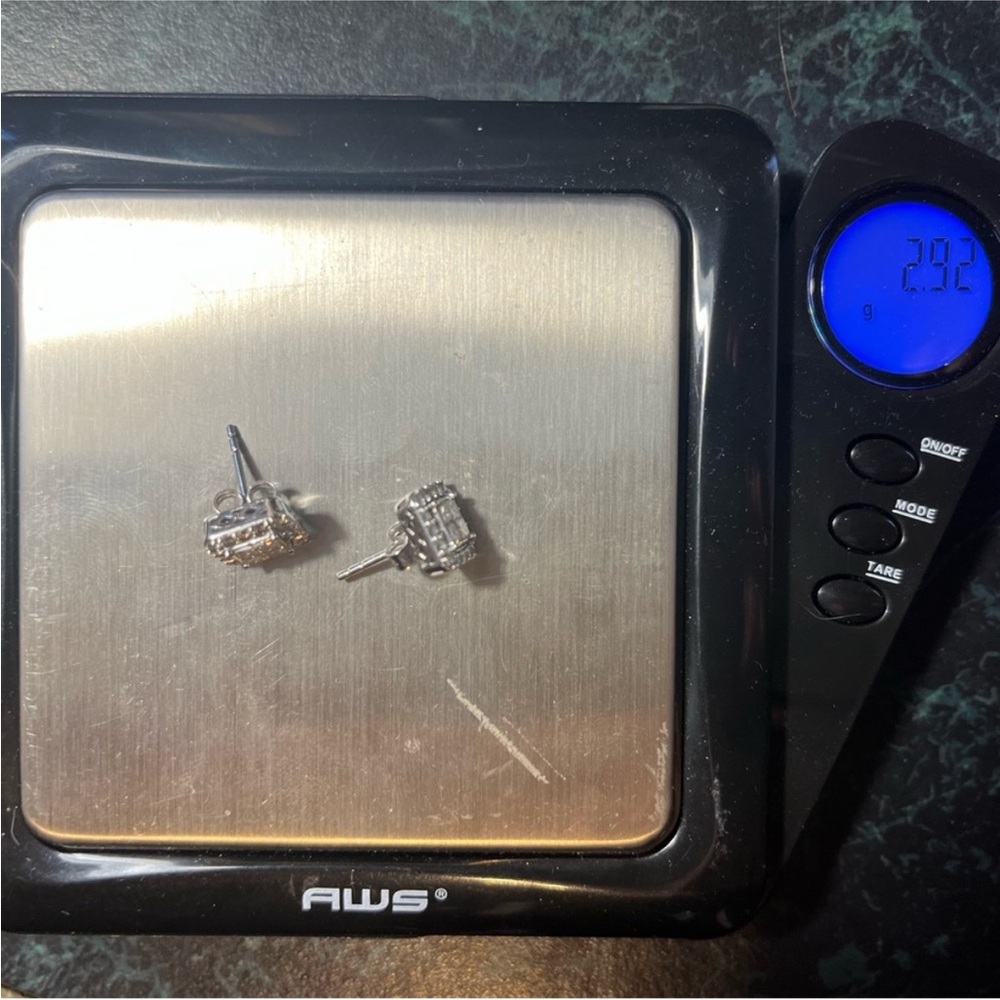 14k white gold square natural diamonds stud earring - Picture 5 of 11